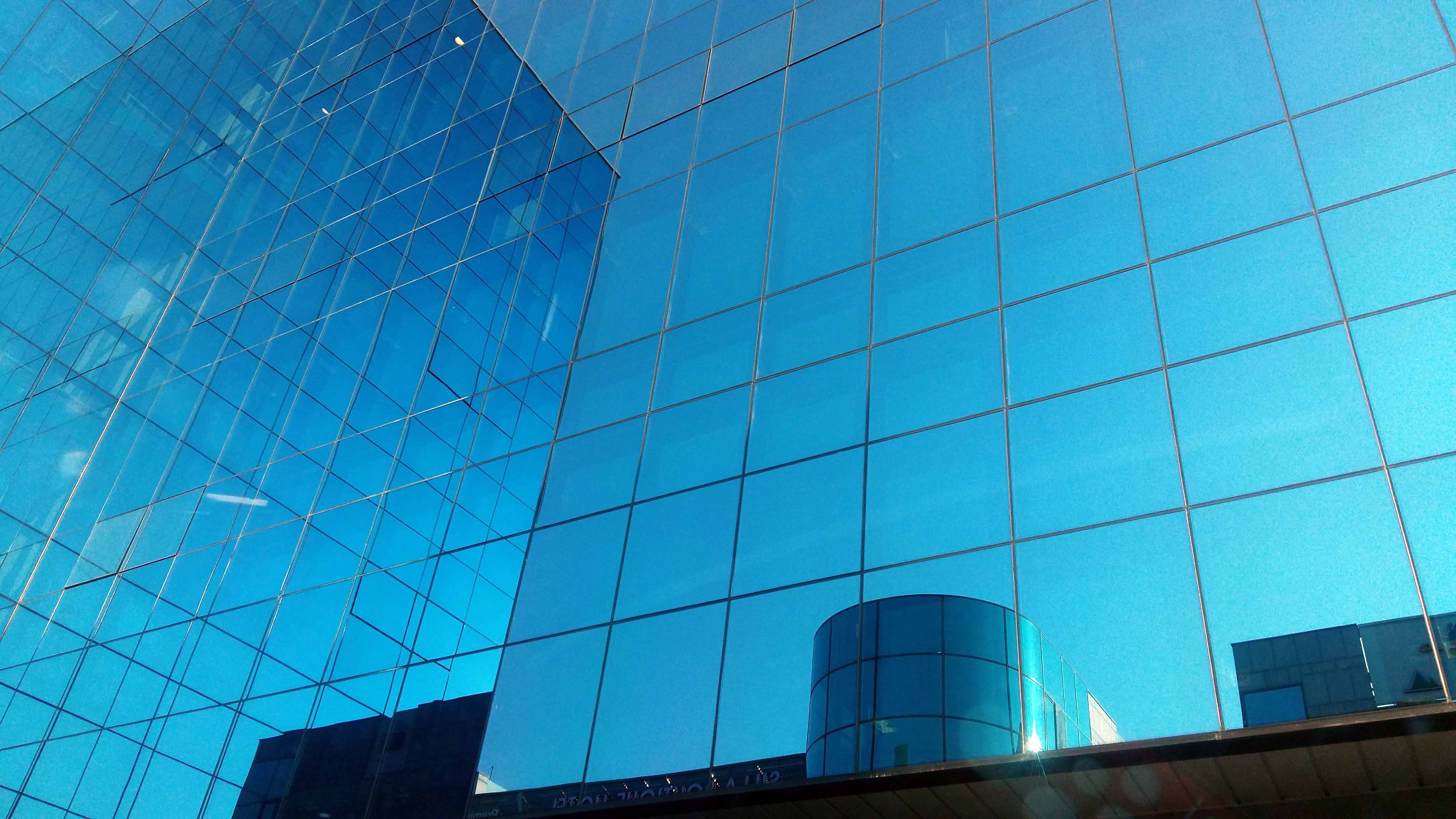 Immeuble de verre wikimedia commons