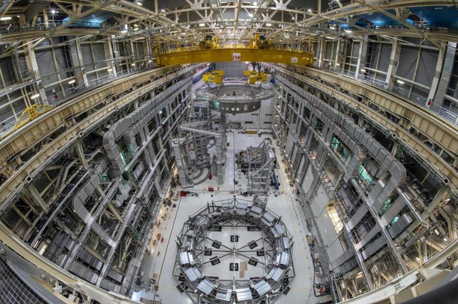 ITER La base du cryostat en passe d'être installée Copyright Iter
