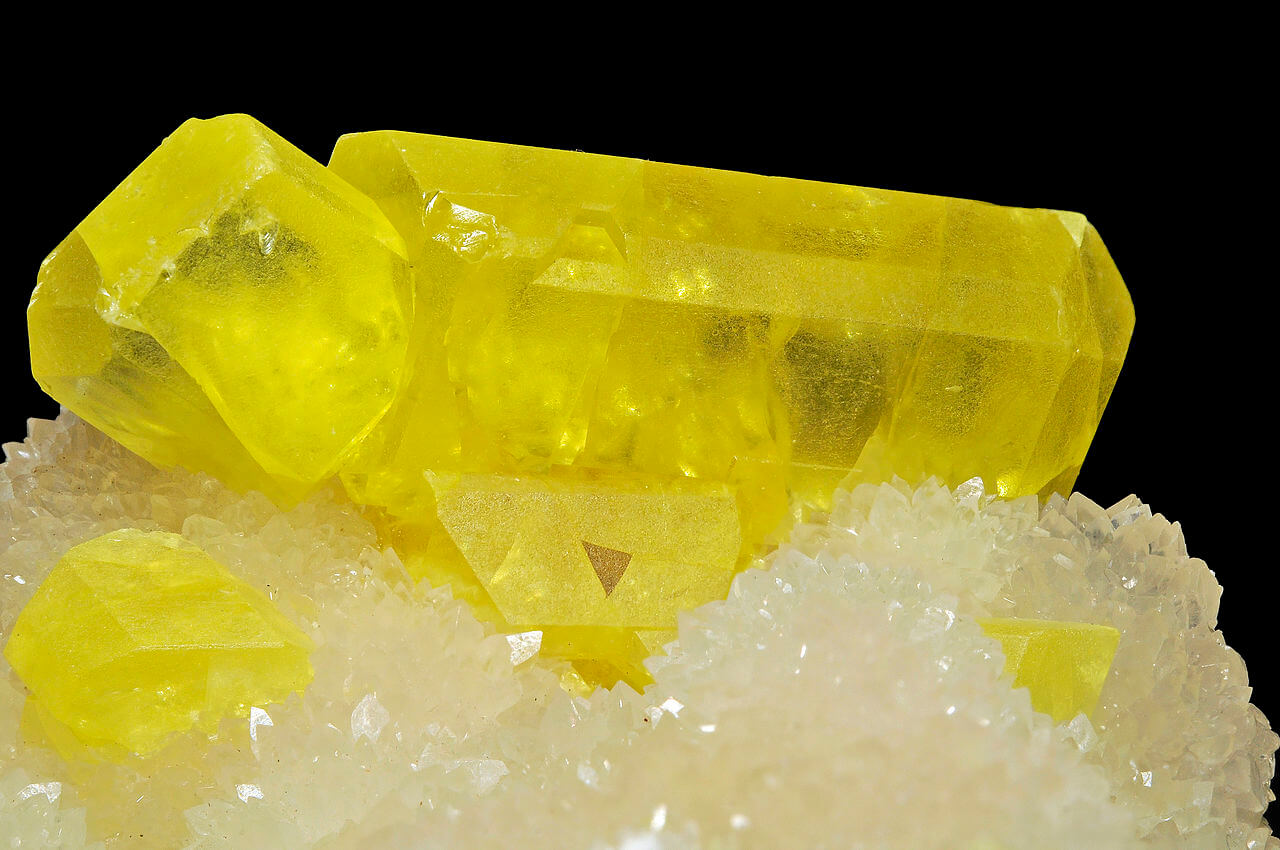 Cristaux de Soufre Célestine Wikimedia Commons
